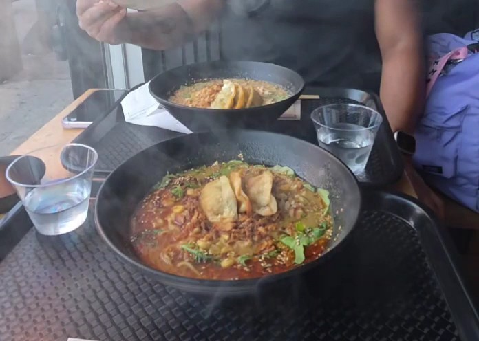 Redwhite Boneless Ramen: food & drinks