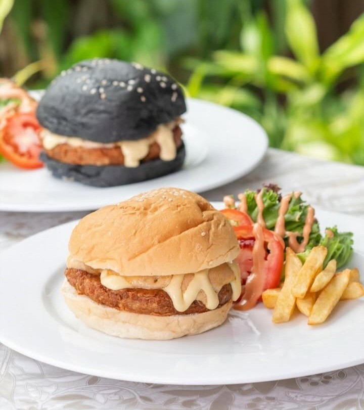 The Vegetarian Cottage: food & drinks