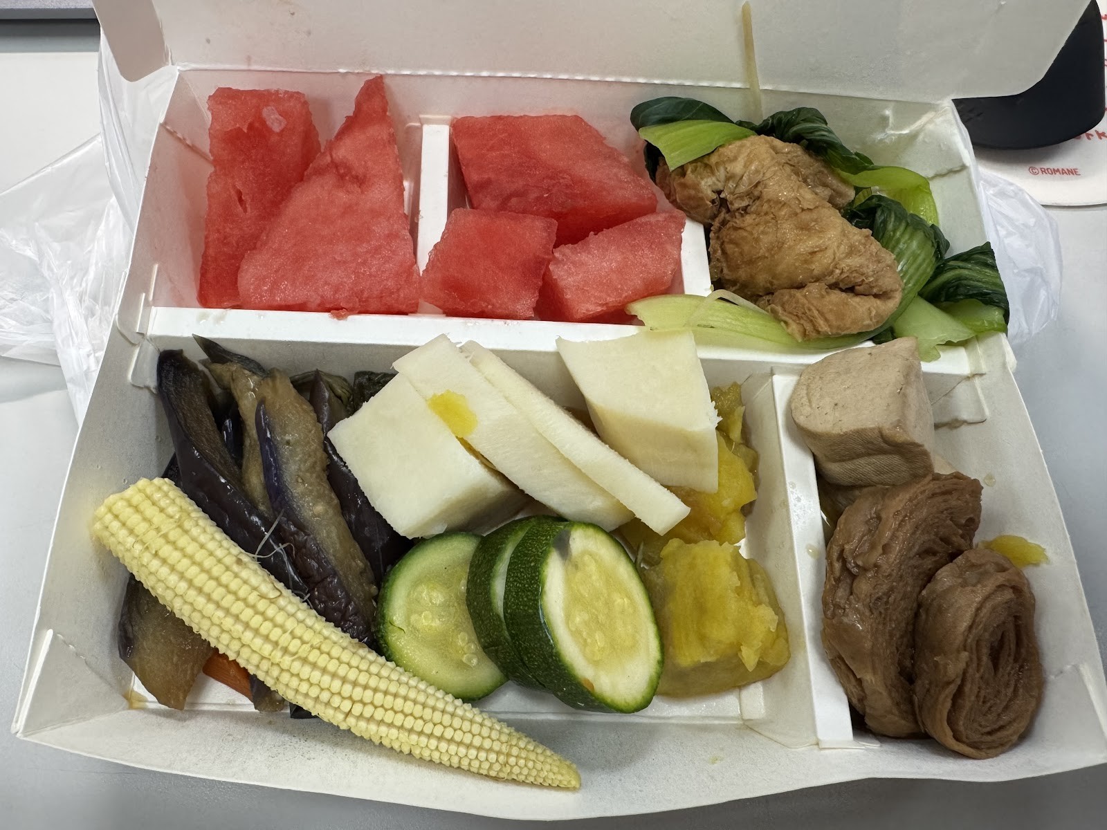 Xiǎo Chú Guì SùShí 小廚櫃素食: food & drinks