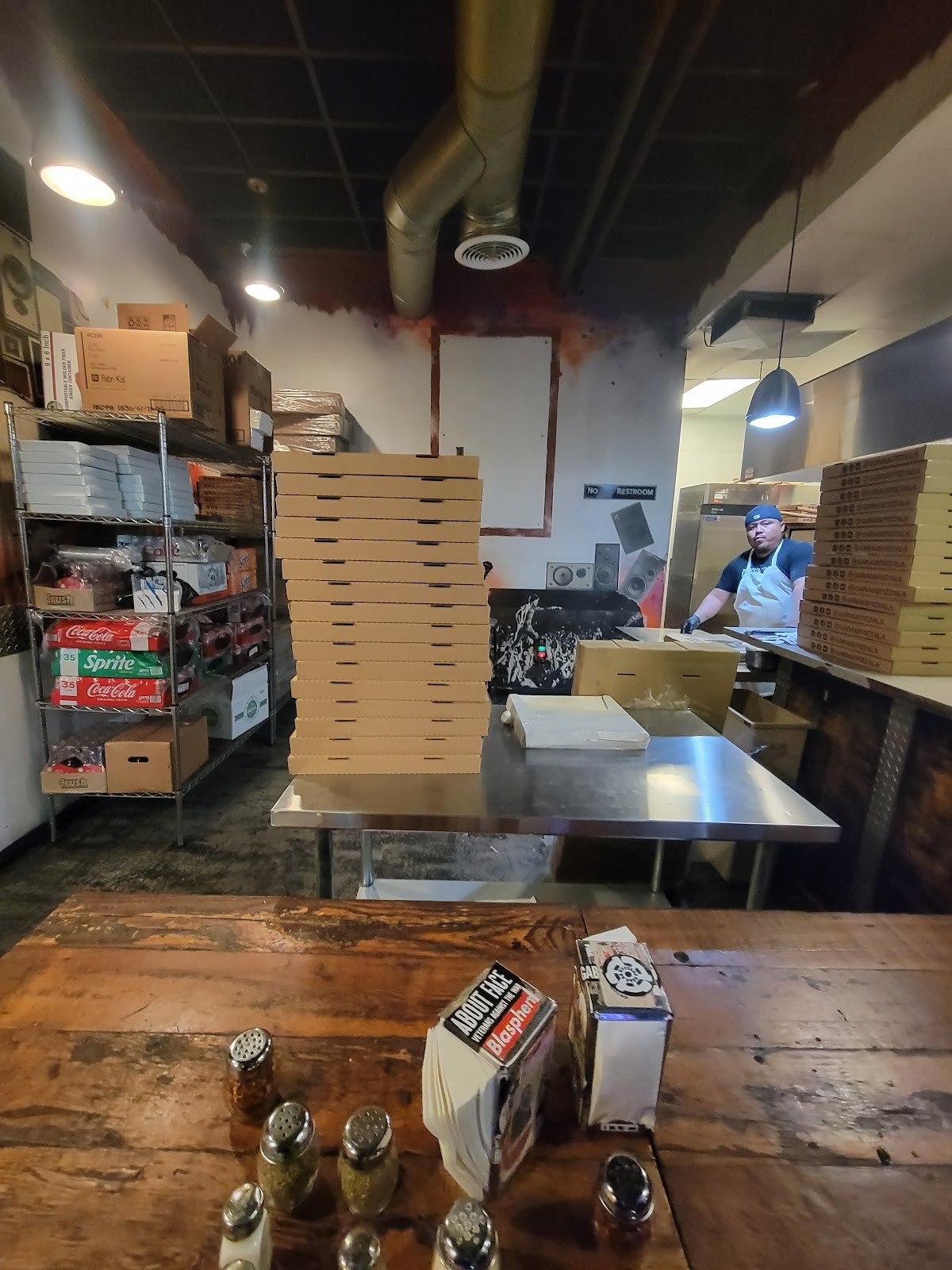 Garage Pizza: the place