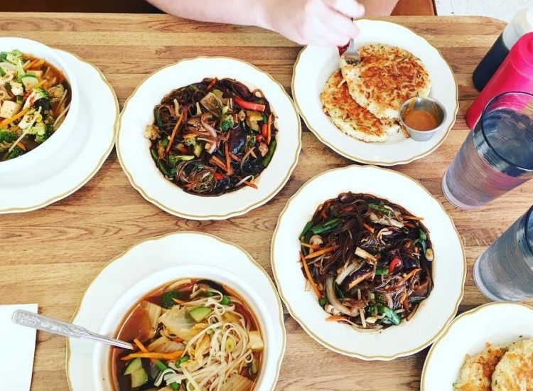 Amitabul Simply Vegan: food & drinks