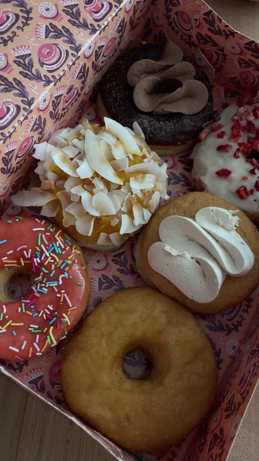 Brammibal's Donuts: food & drinks