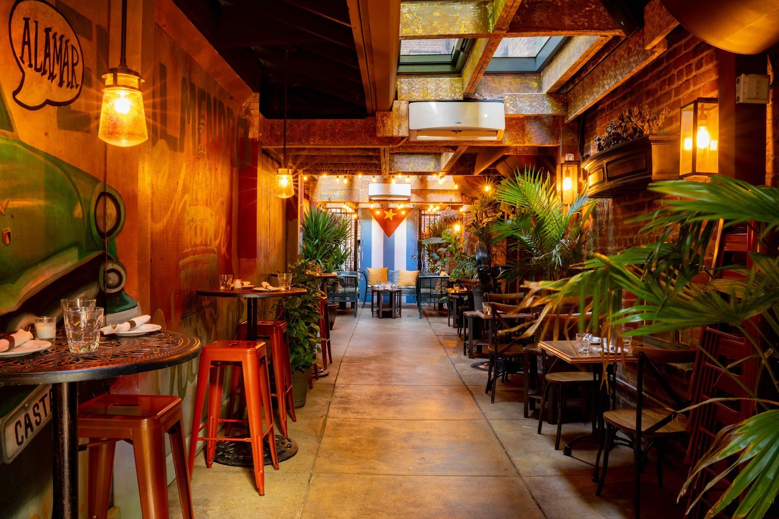 Casta's Rum Bar: the place