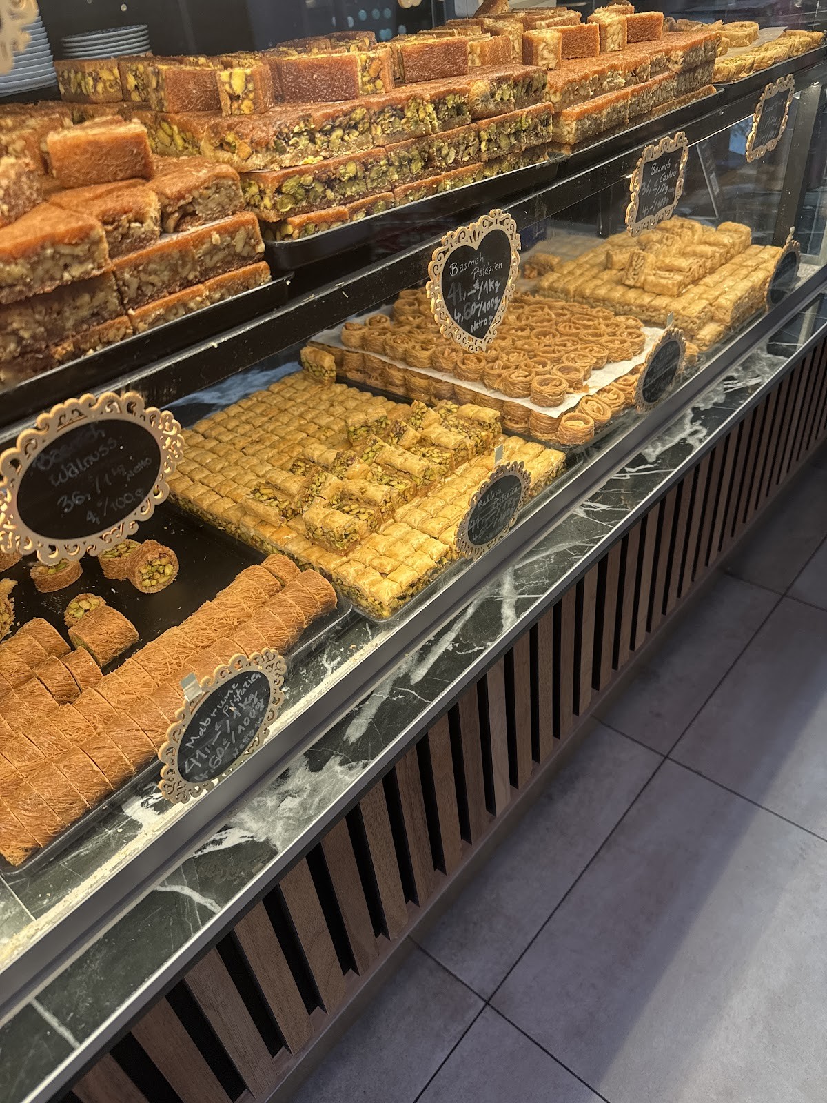 Baklavita Sweets & More حلويات ومكسرات سوريه فاخره فرانكفورت بكلافيتا: the place