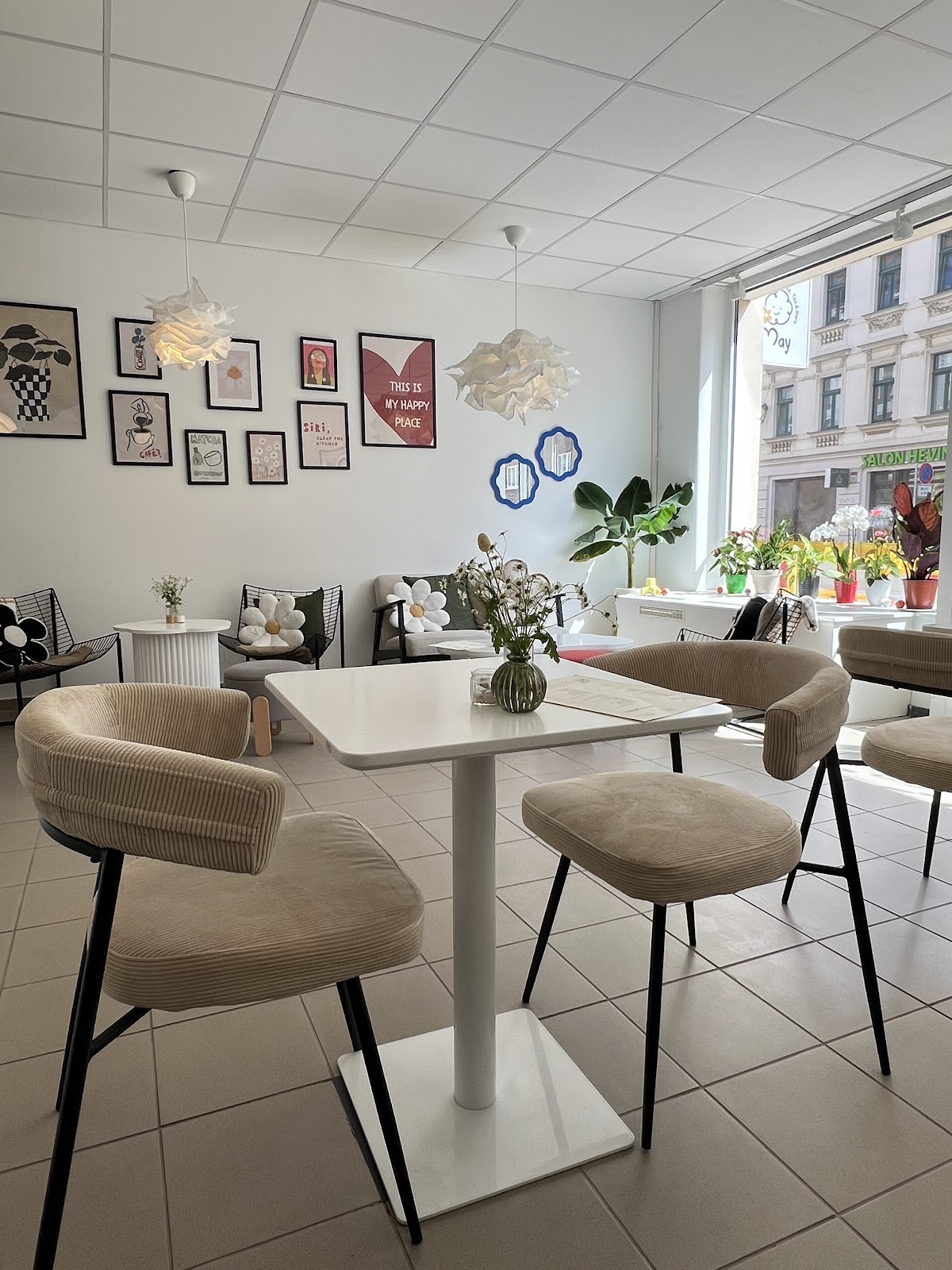 May Café: the place