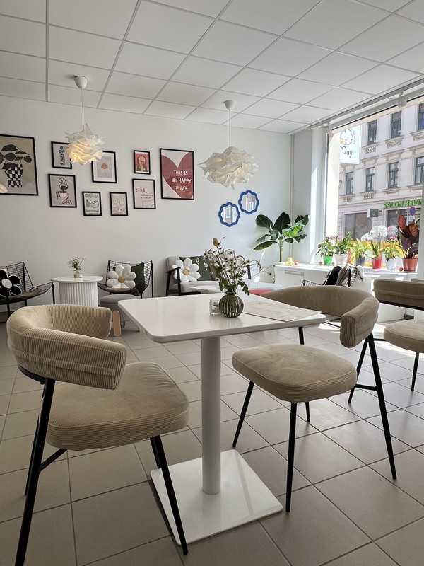 May Café: photo