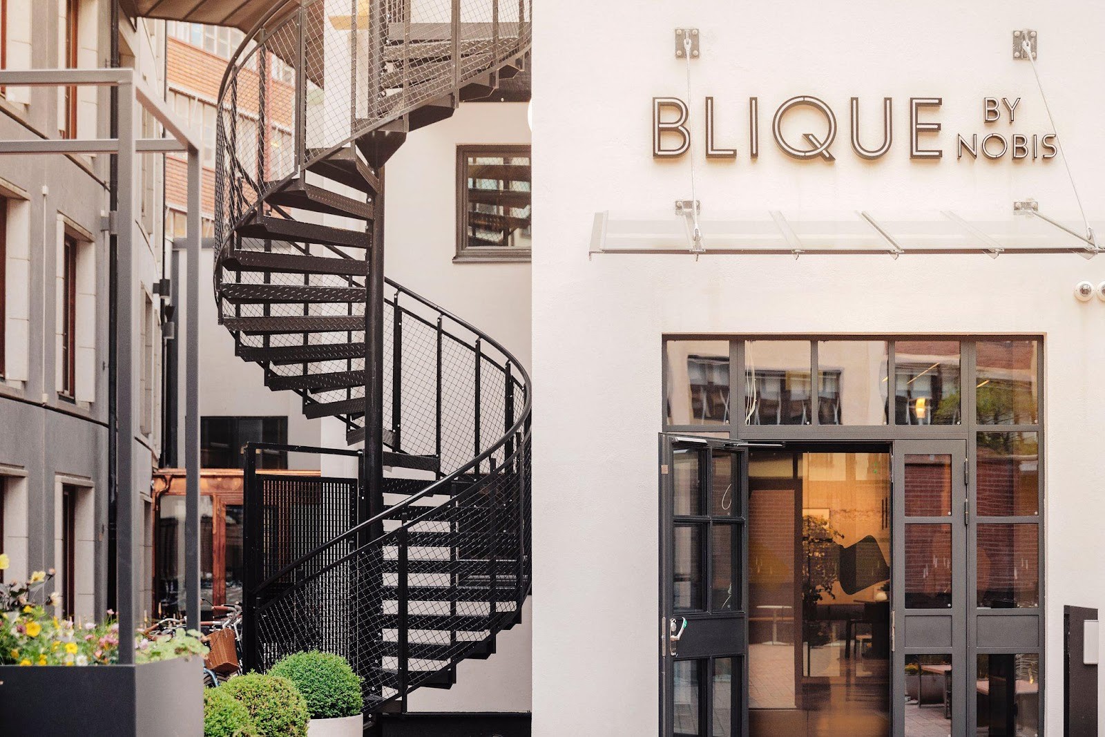 Blique by Nobis: the place