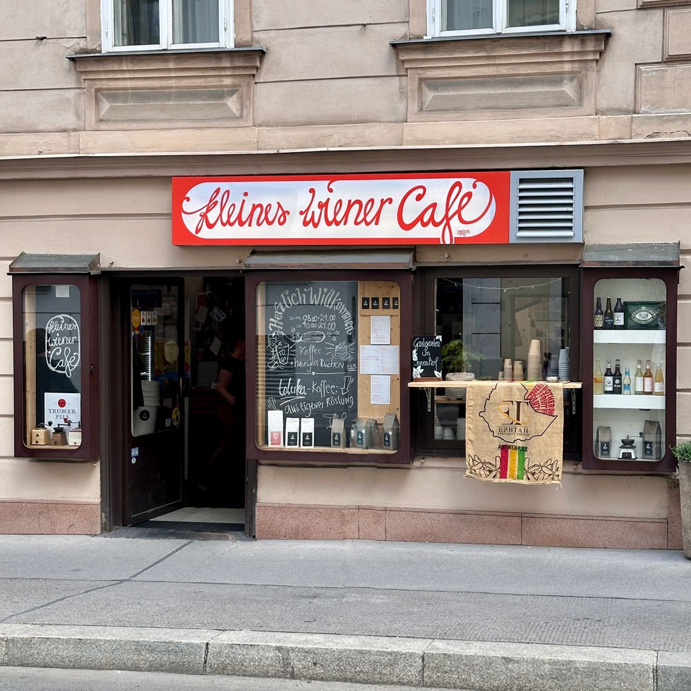 Kleines Wiener Café // Toluka Specialty Coffee Roasters: the place