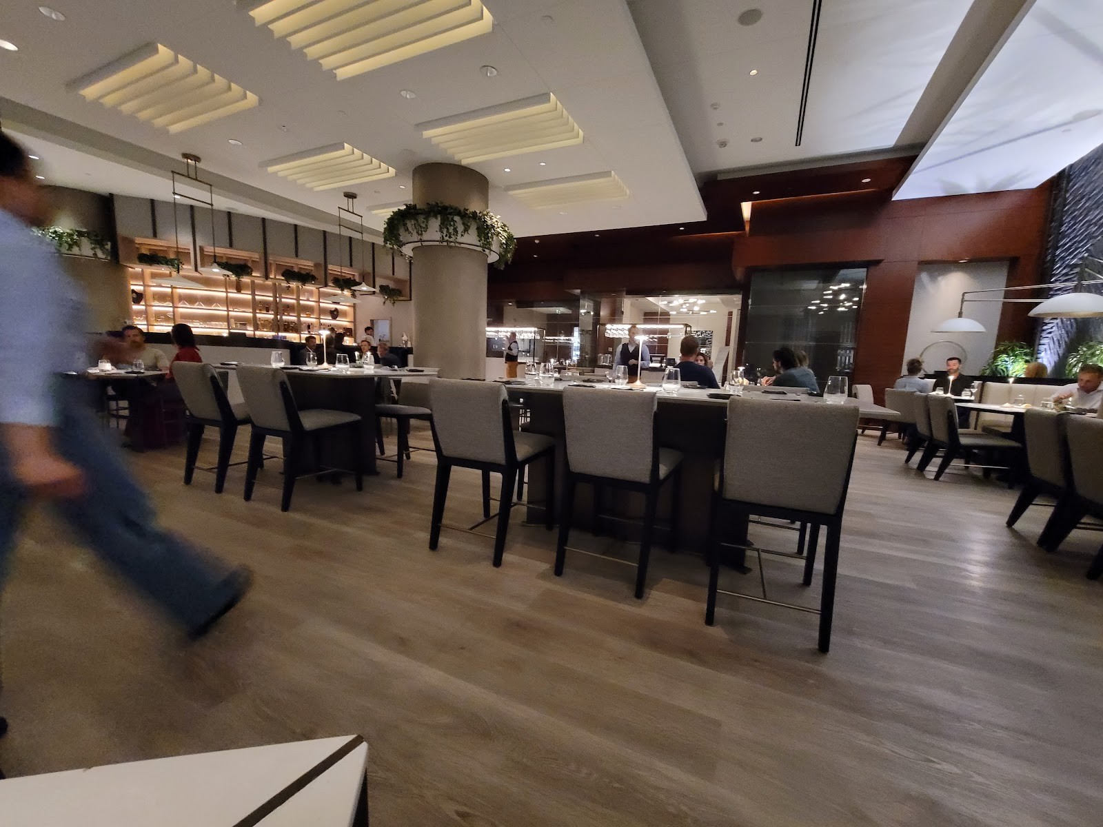 EDGE Restaurant & Bar: the place