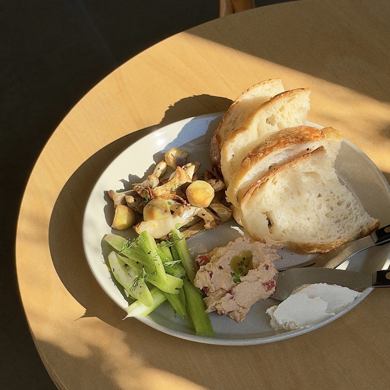 Forepeak Bakery: food & drinks