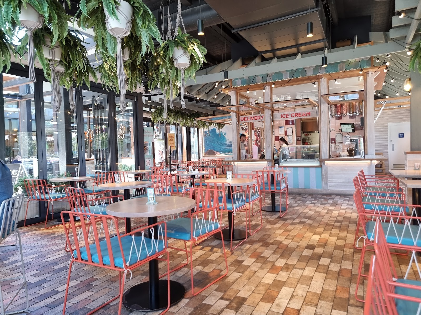 Betty's Burgers: the place