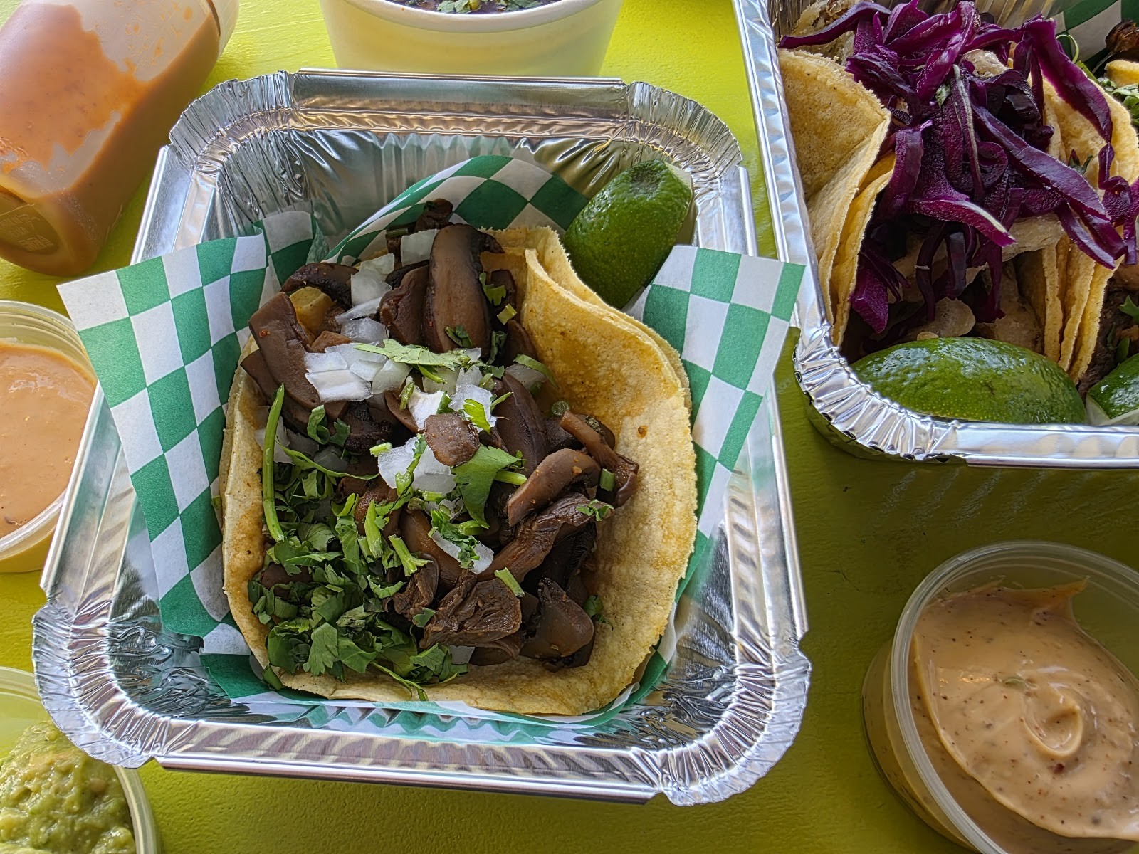Taqueria Vegana: food & drinks