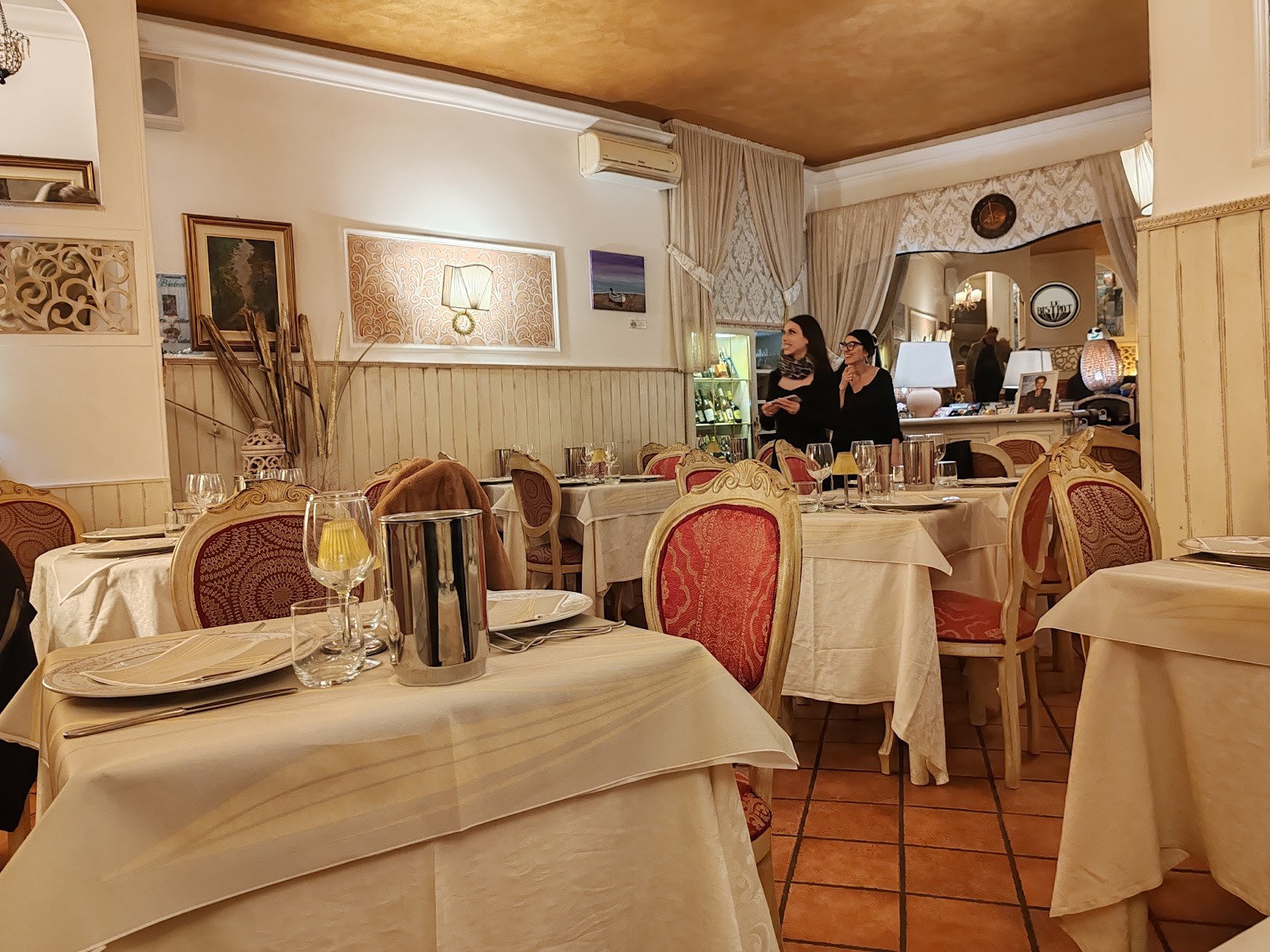 Le Bistrot: the place