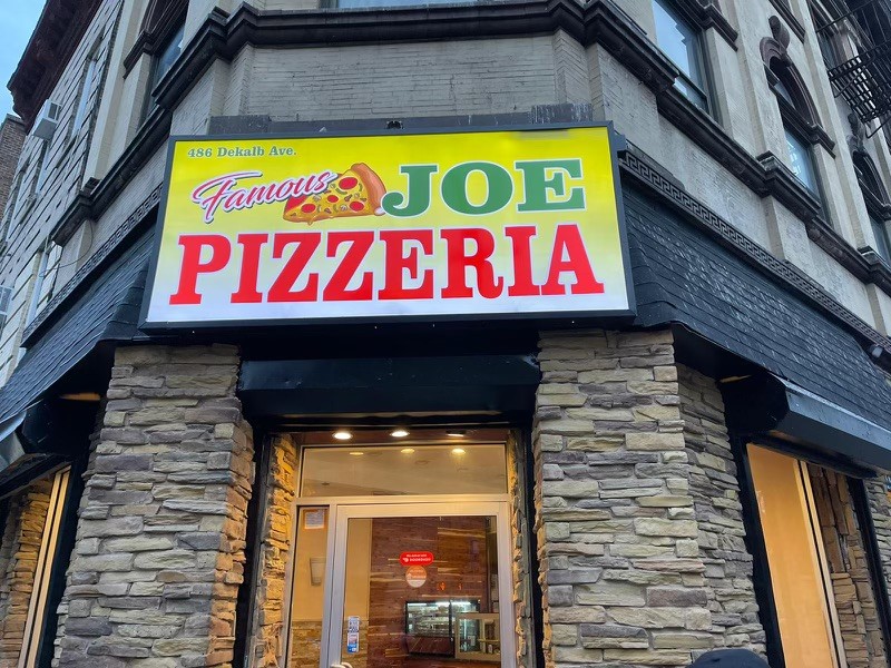Famous Joe Pizzeria: the place