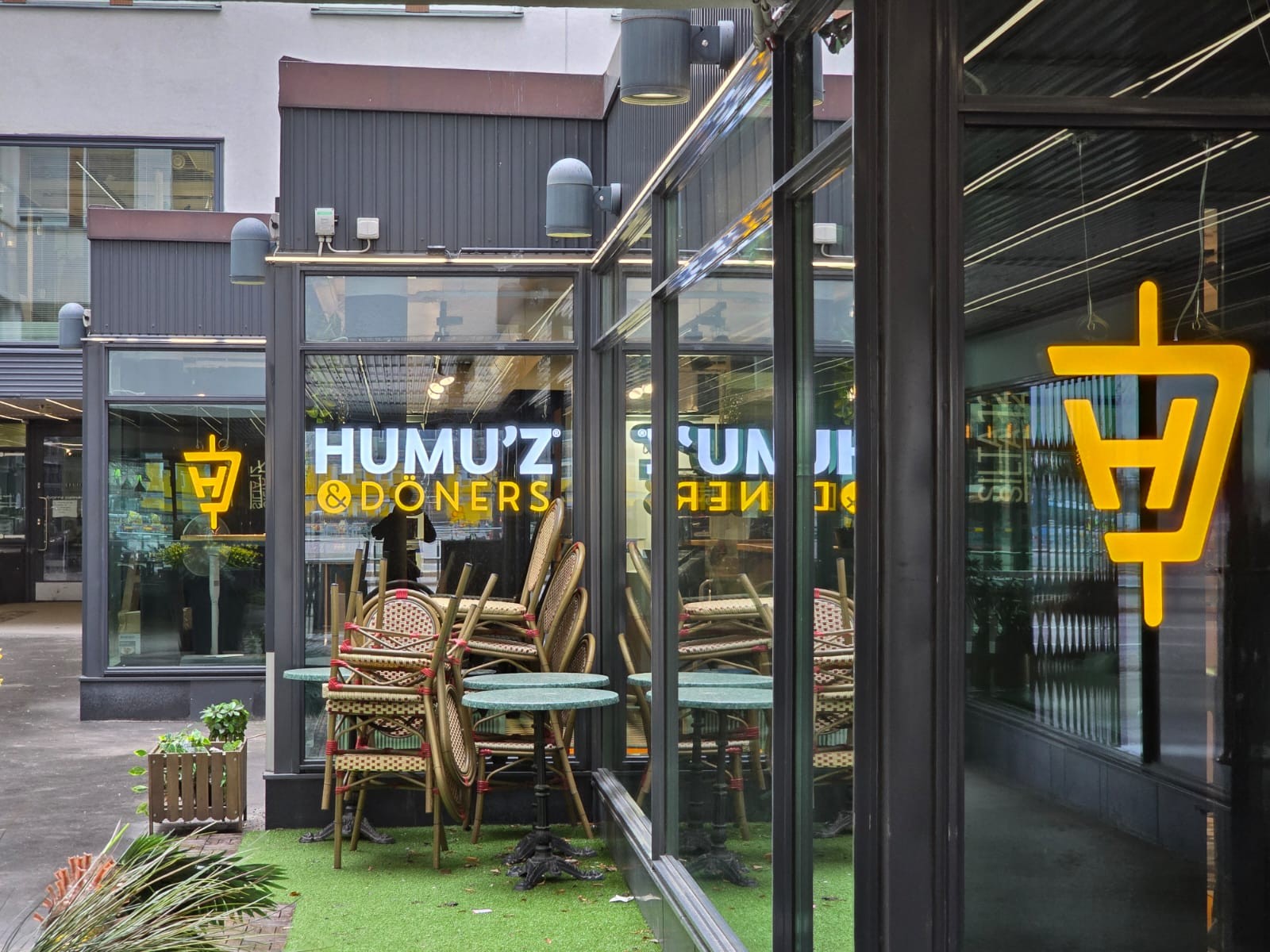 Humu'z & Döners Hakaniemi: the place