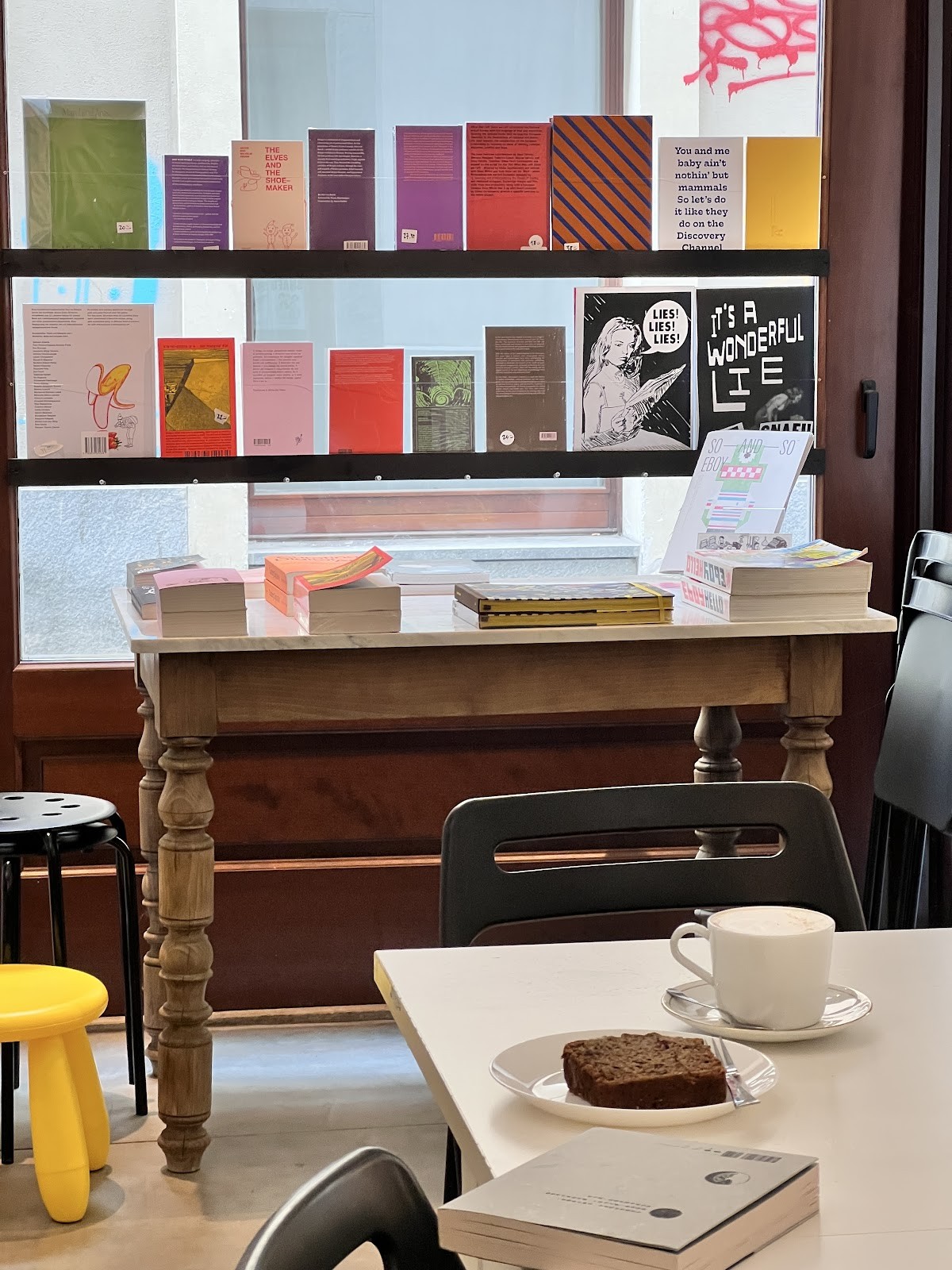 Pressato Coffee & Books: the place