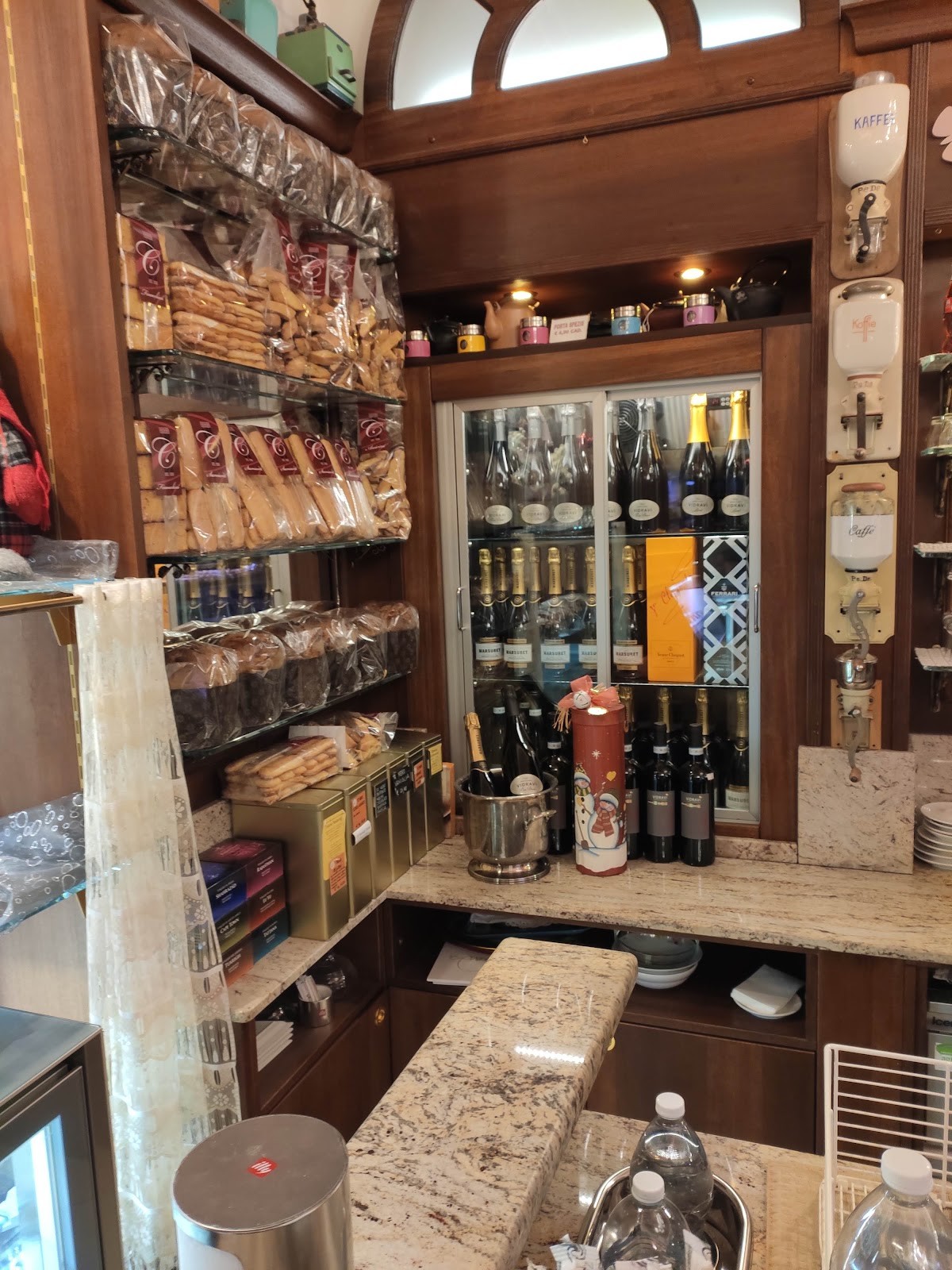 Pasticceria San-Salvador: the place