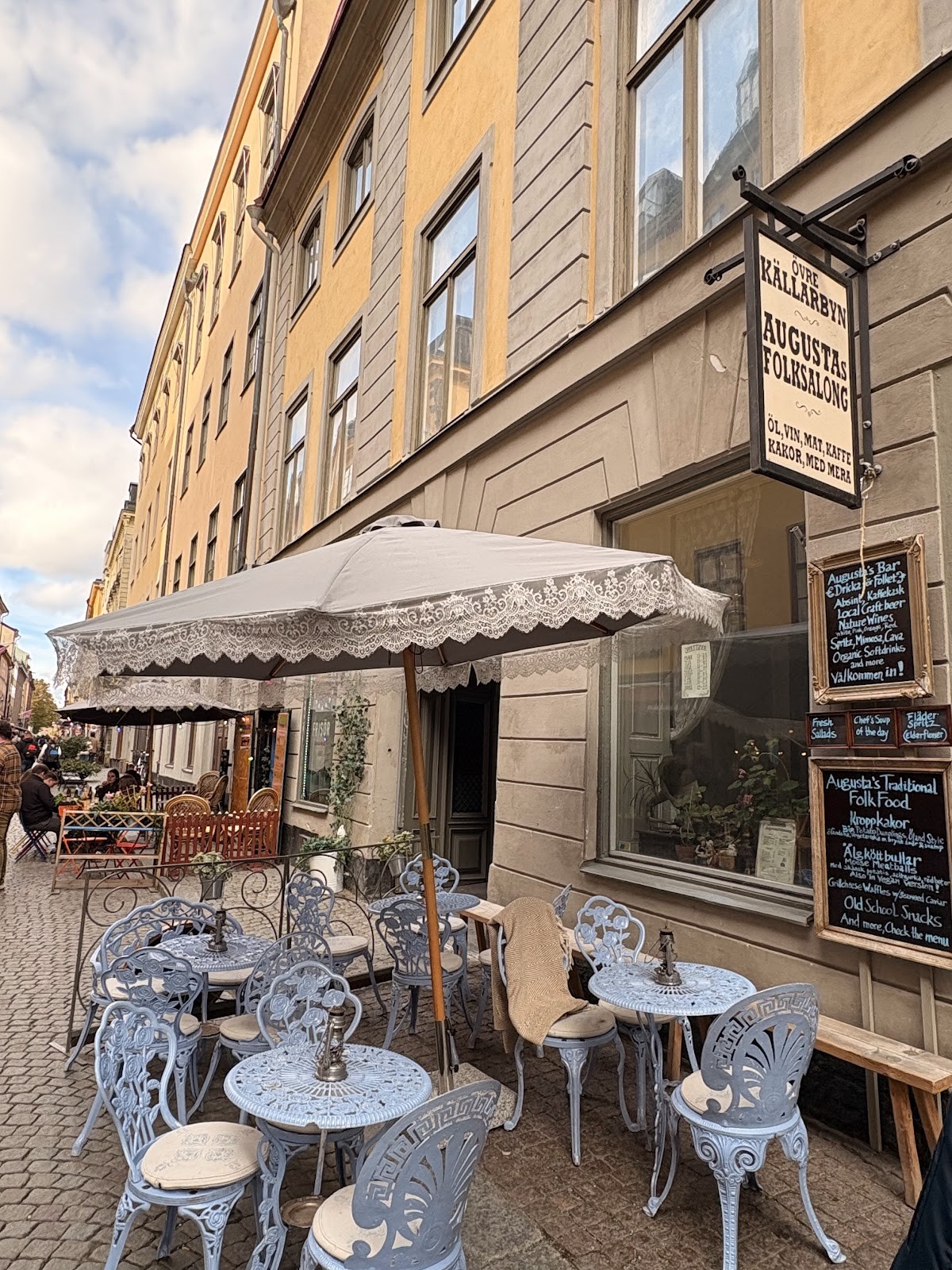 Augustas folksalong: the place