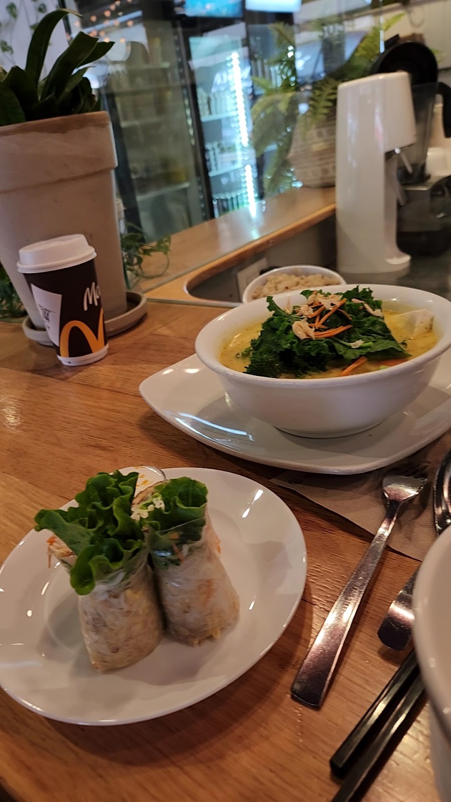 Chau Cafe: food & drinks