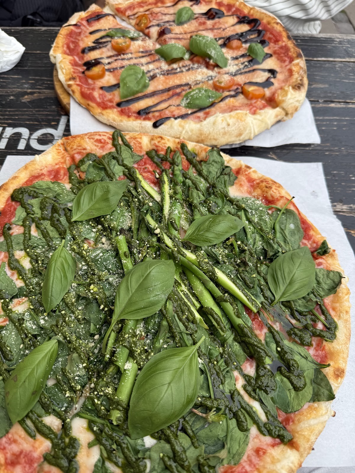 Pow Vegan Pizza: food & drinks