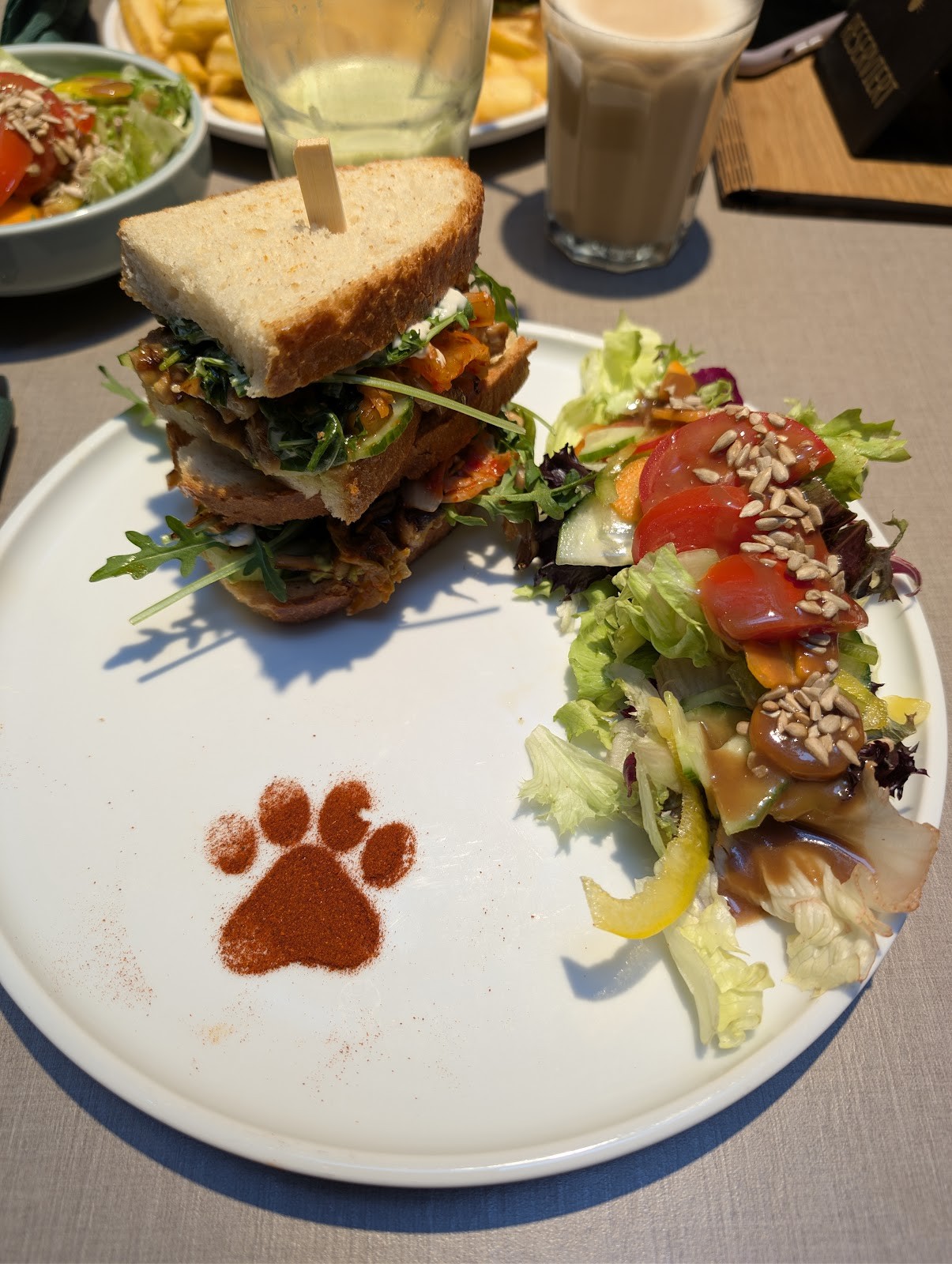 Katzentempel Berlin Mitte: food & drinks