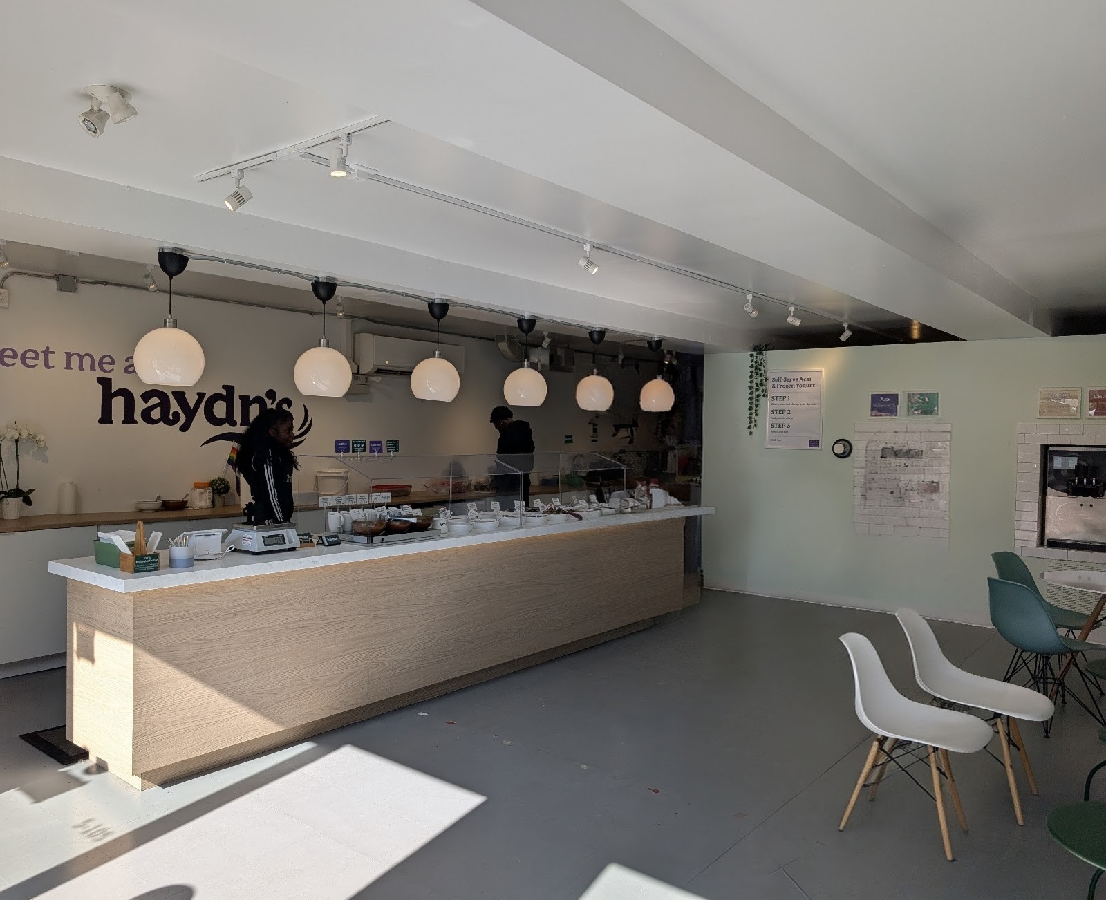 Haydn's Açaí & Frozen Yogurt: the place