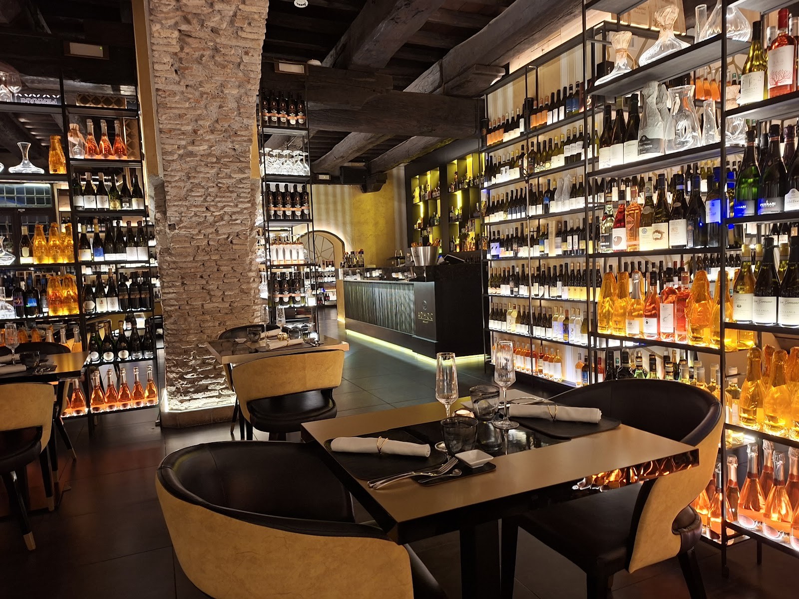 Ristorante Ad hoc: the place