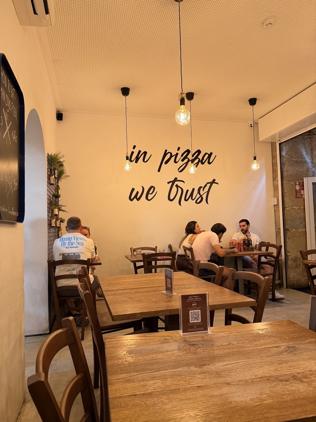 Romana Pizza: the place