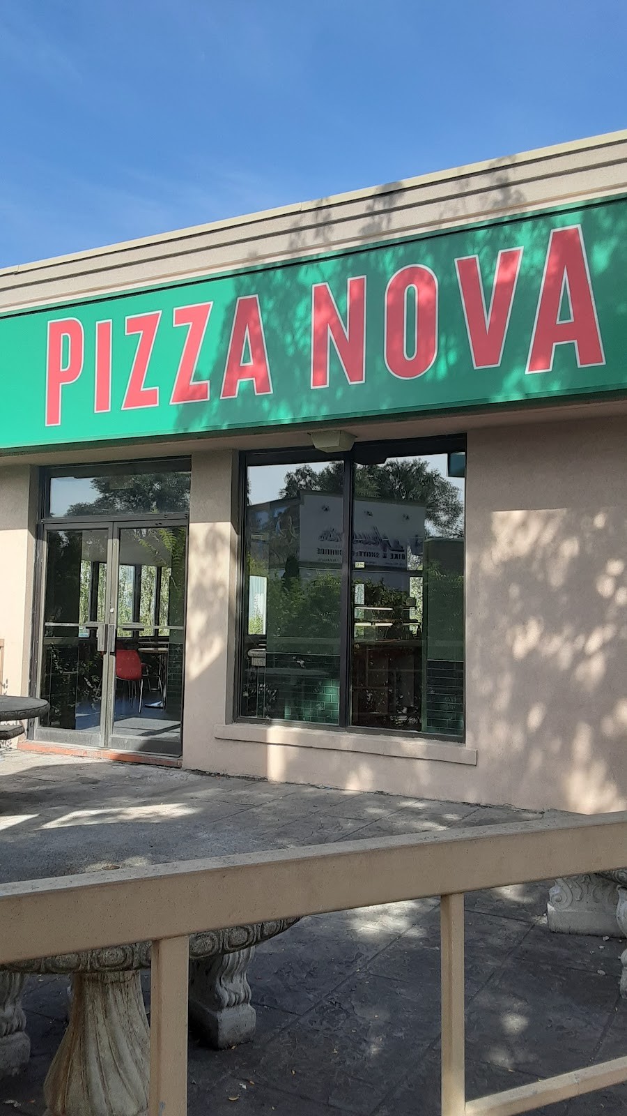 Pizza Nova: the place
