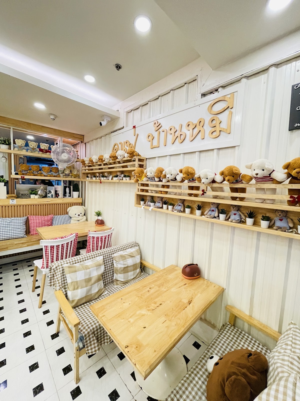 Cafe Baan Mhee: the place