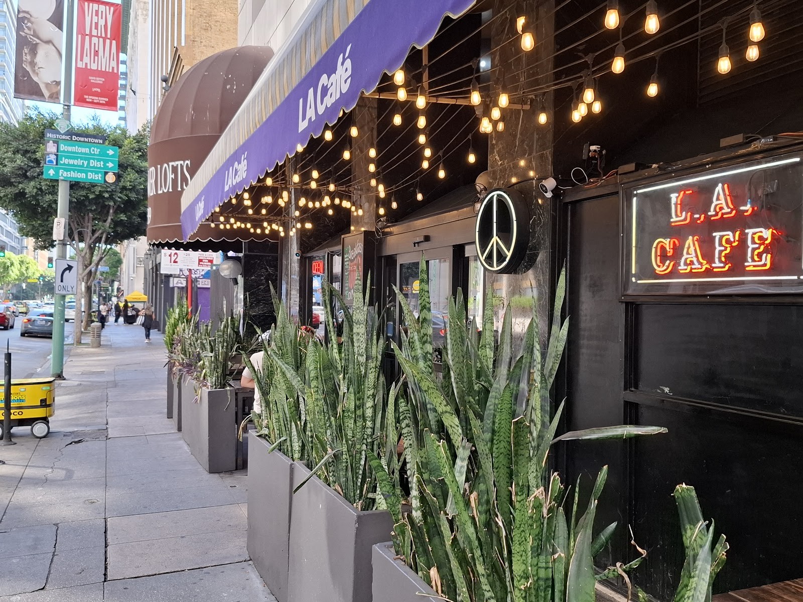 LA Cafe: the place