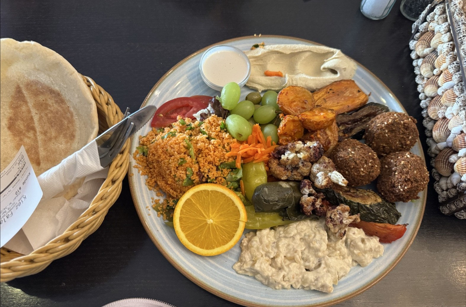 Kiez Falafel: food & drinks