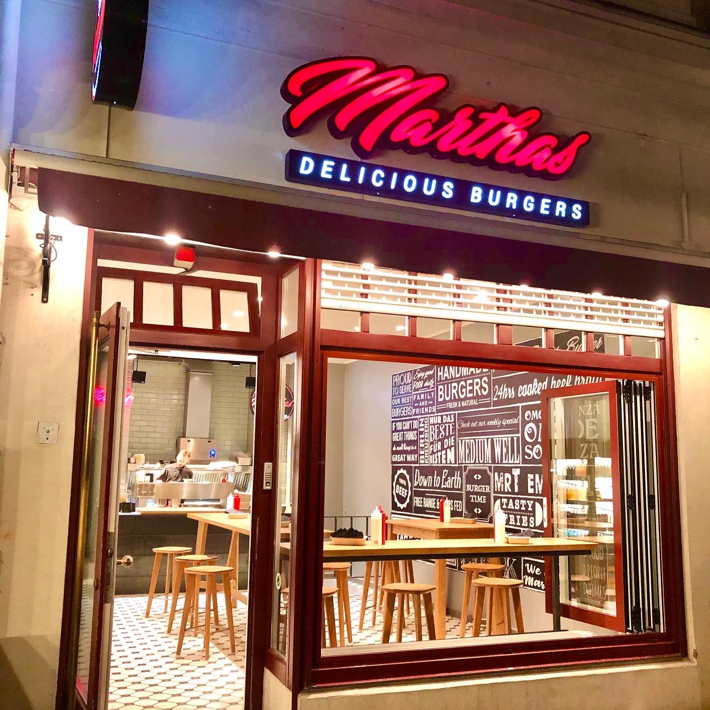 Marthas Delicious Burgers: the place