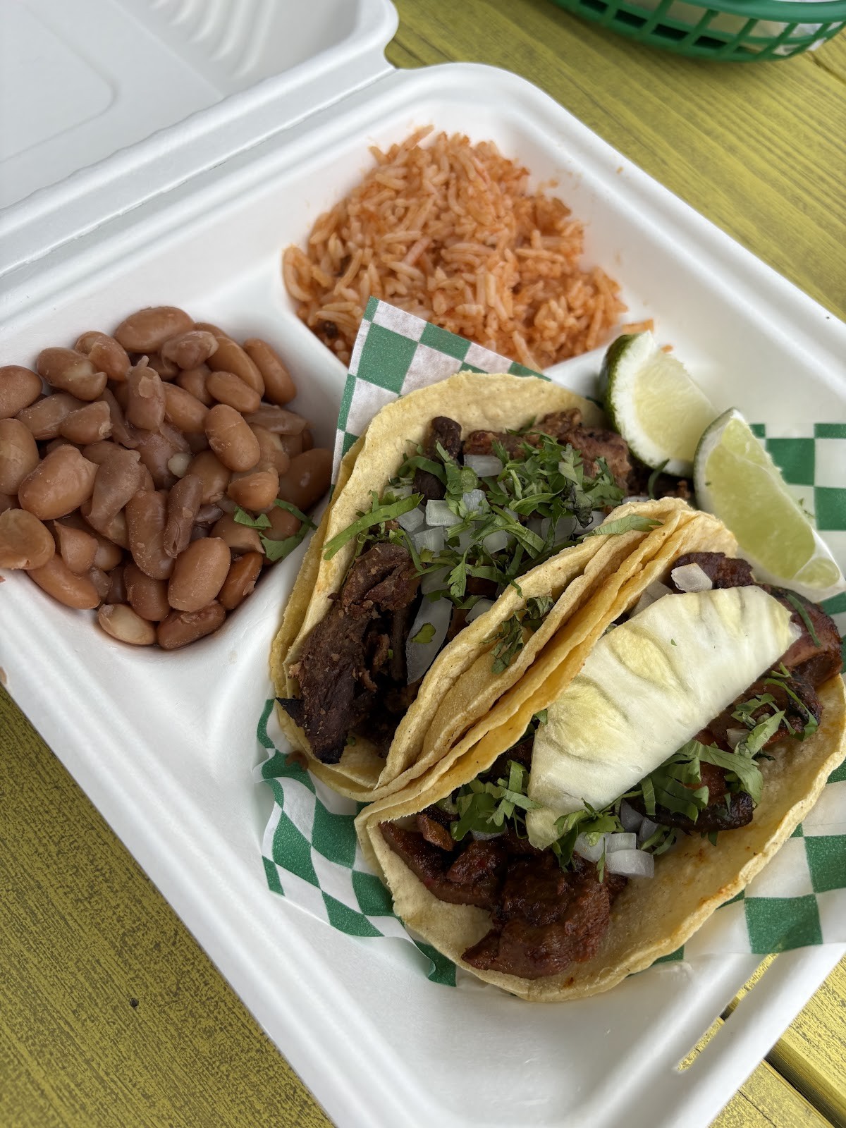 Taqueria Vegana: food & drinks