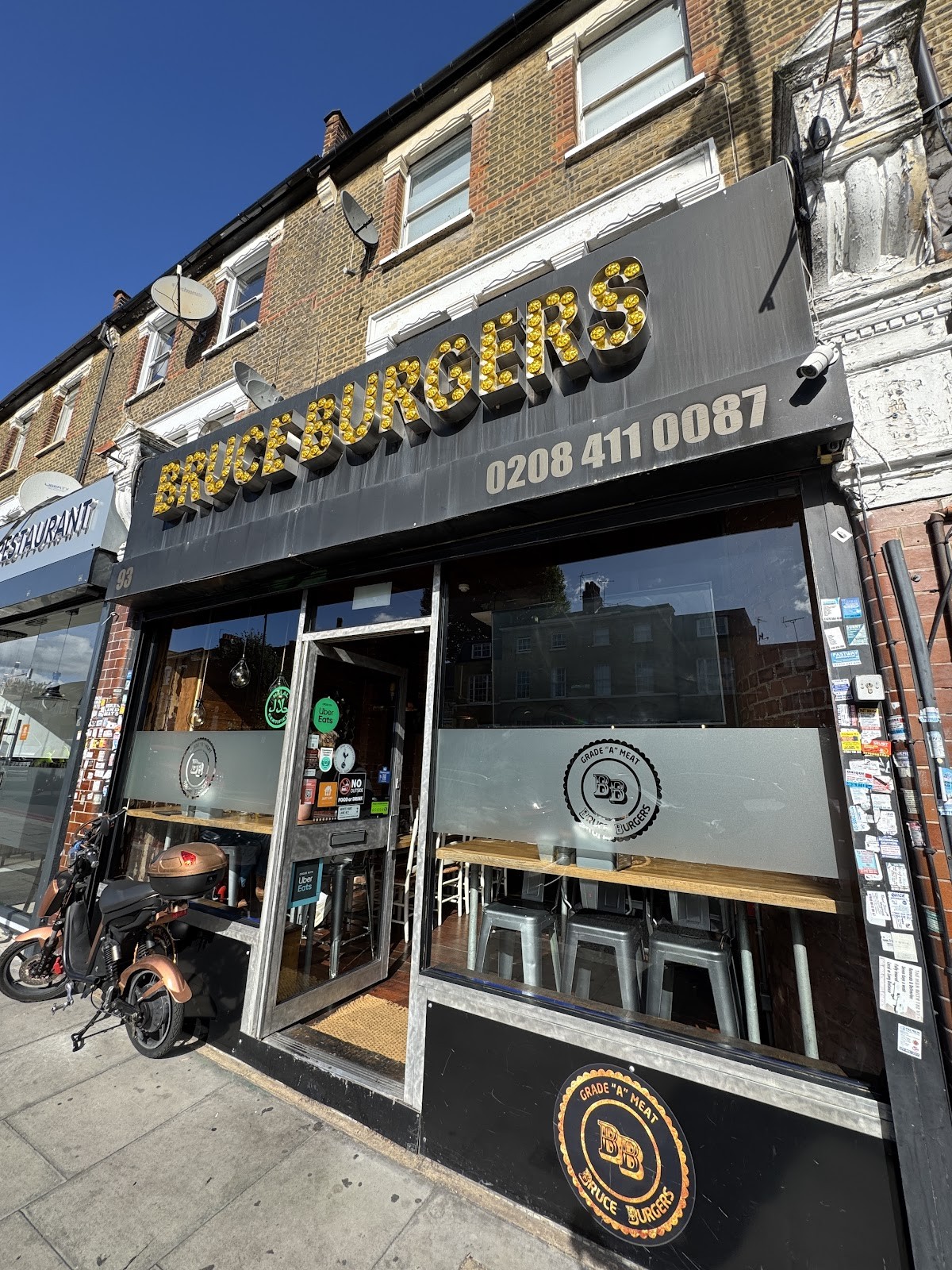 Bruce Burgers: the place