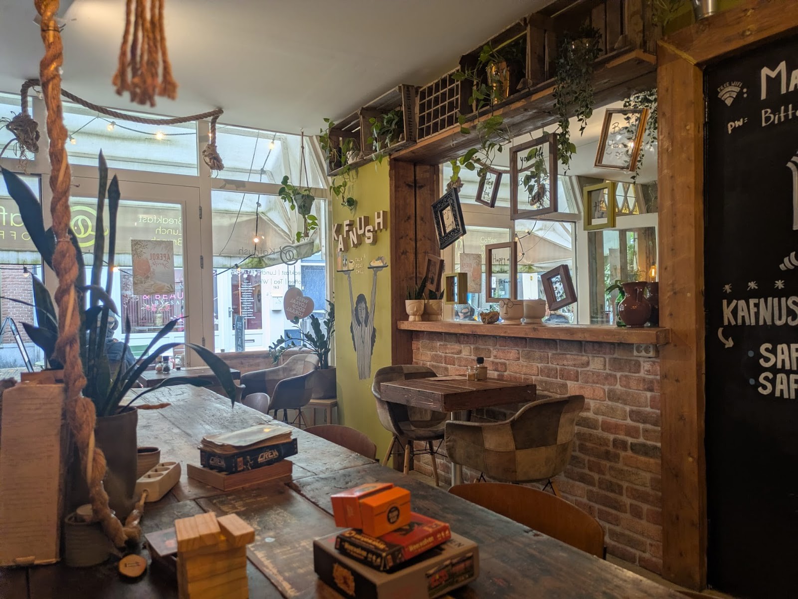 Coffeebar Kafnush: the place