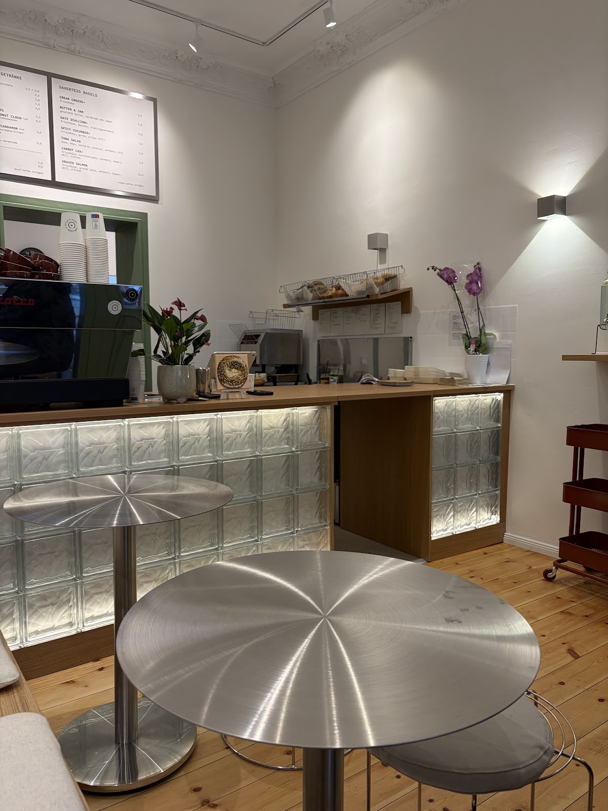 EVERYTHING Bagels & Coffee: the place