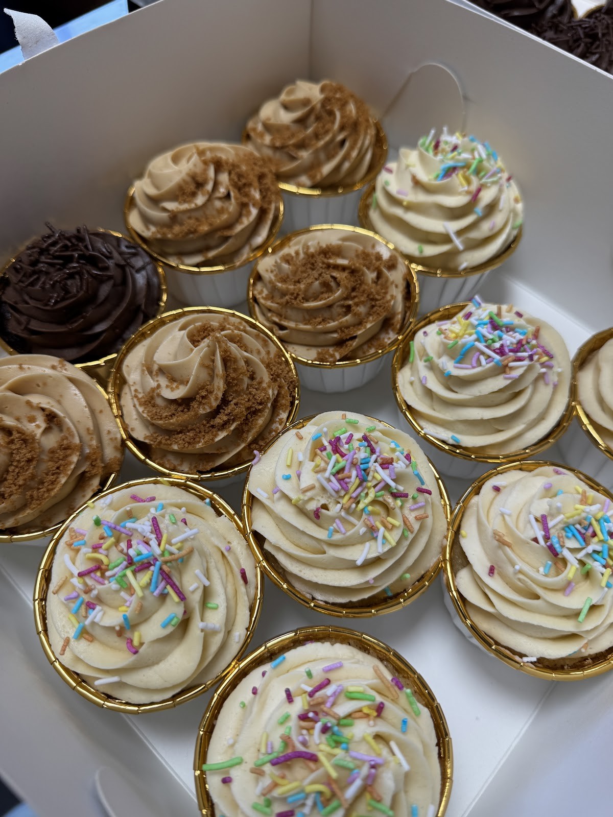 Glossy cakes: food & drinks