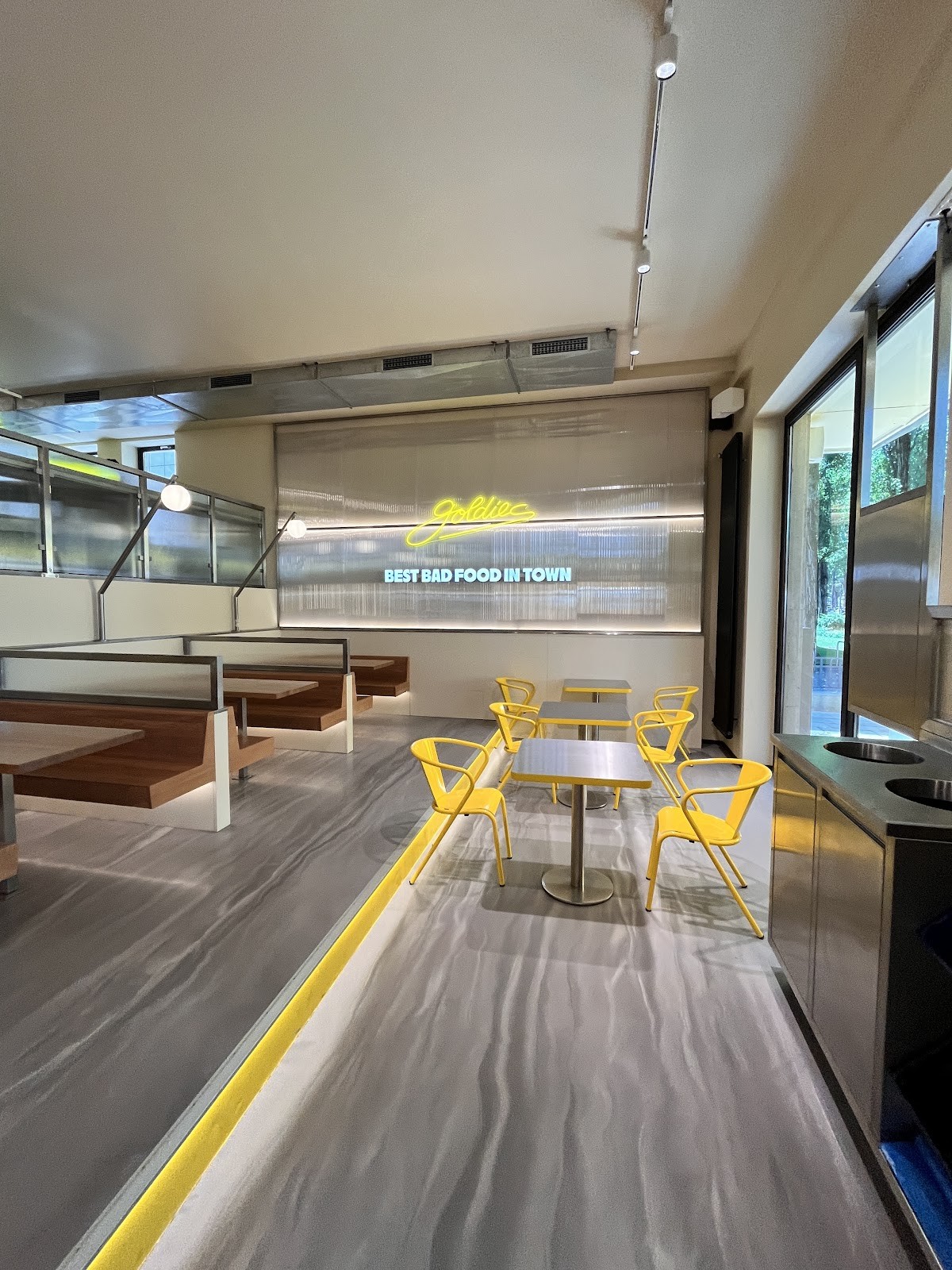 Goldies München Leopoldstraße: the place