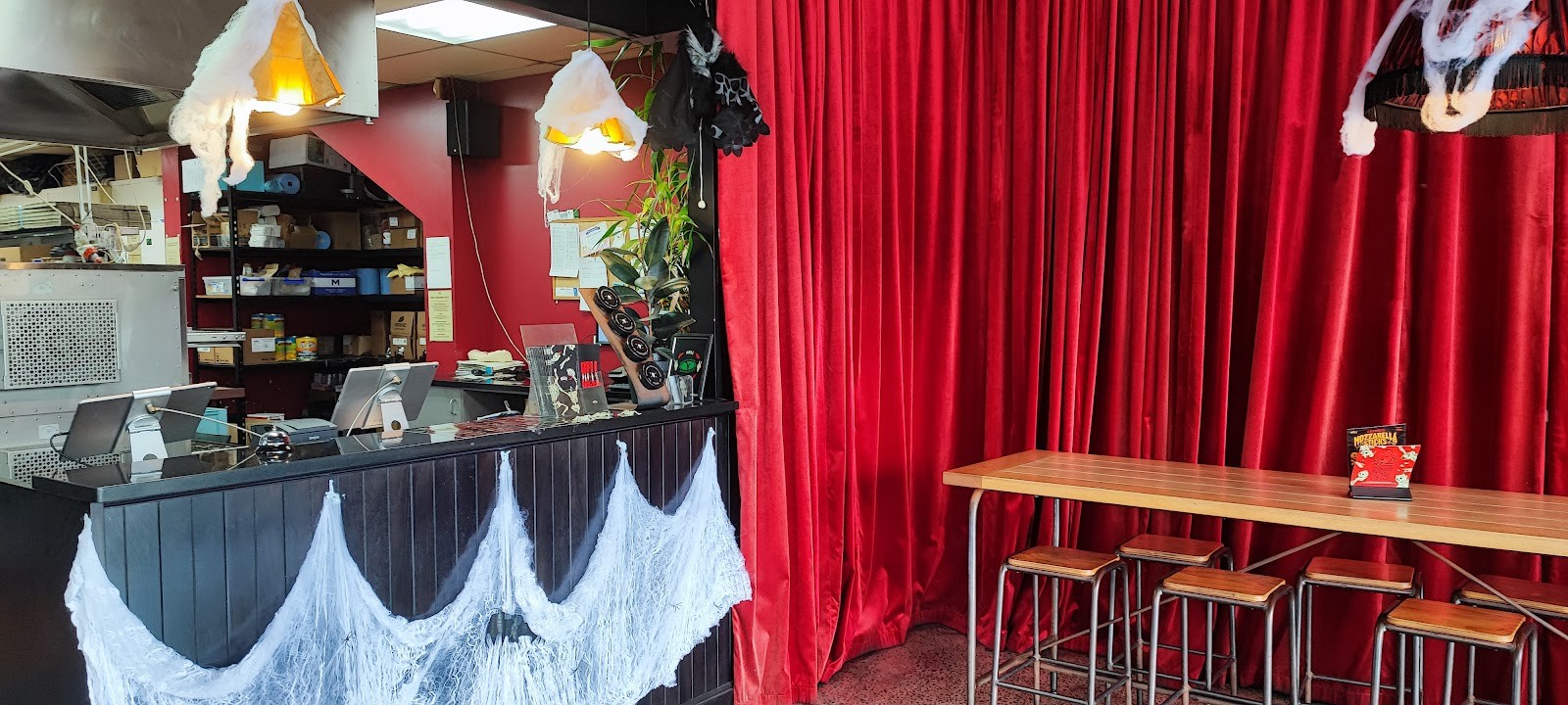 HELL Pizza New Lynn: the place