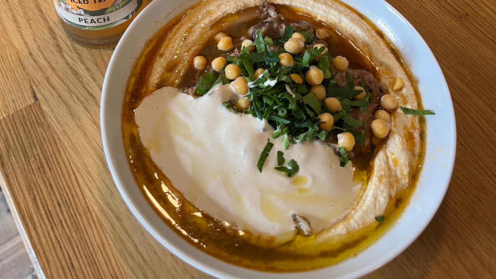 Hummus Küch': food & drinks