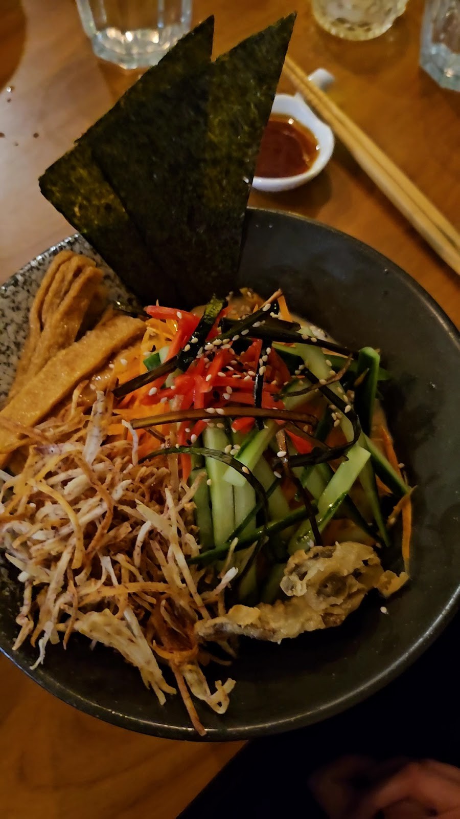 Hum - Sushi Ramen Dumpling: food & drinks