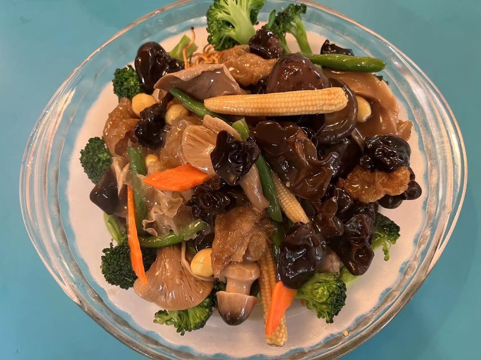 The Lucky Creation Vegetarian Restaurant: food & drinks