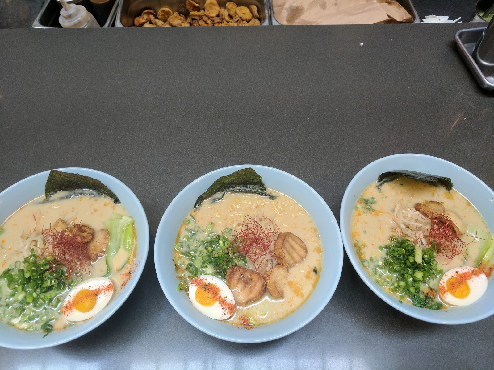 Ramen Hood: food & drinks