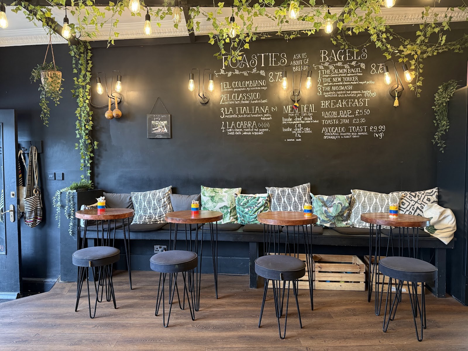 The Colombian Company: the place