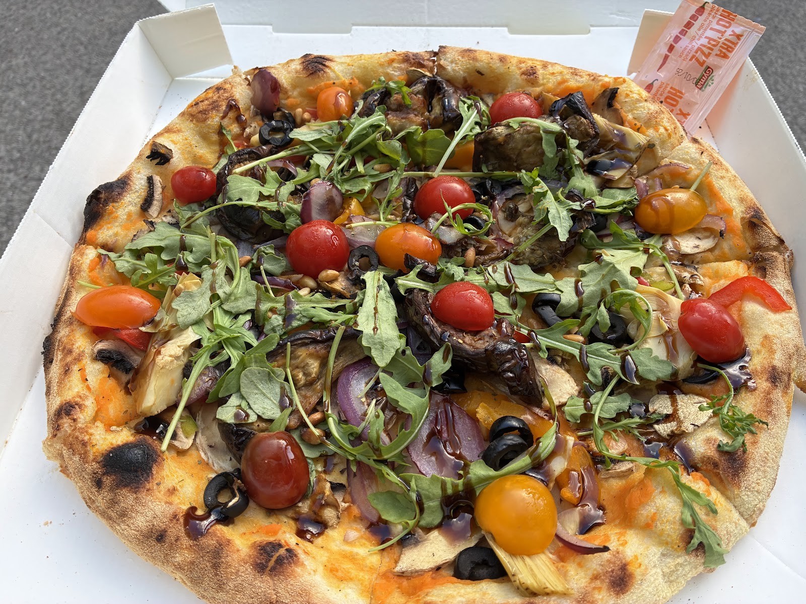 Pizza Julia: food & drinks