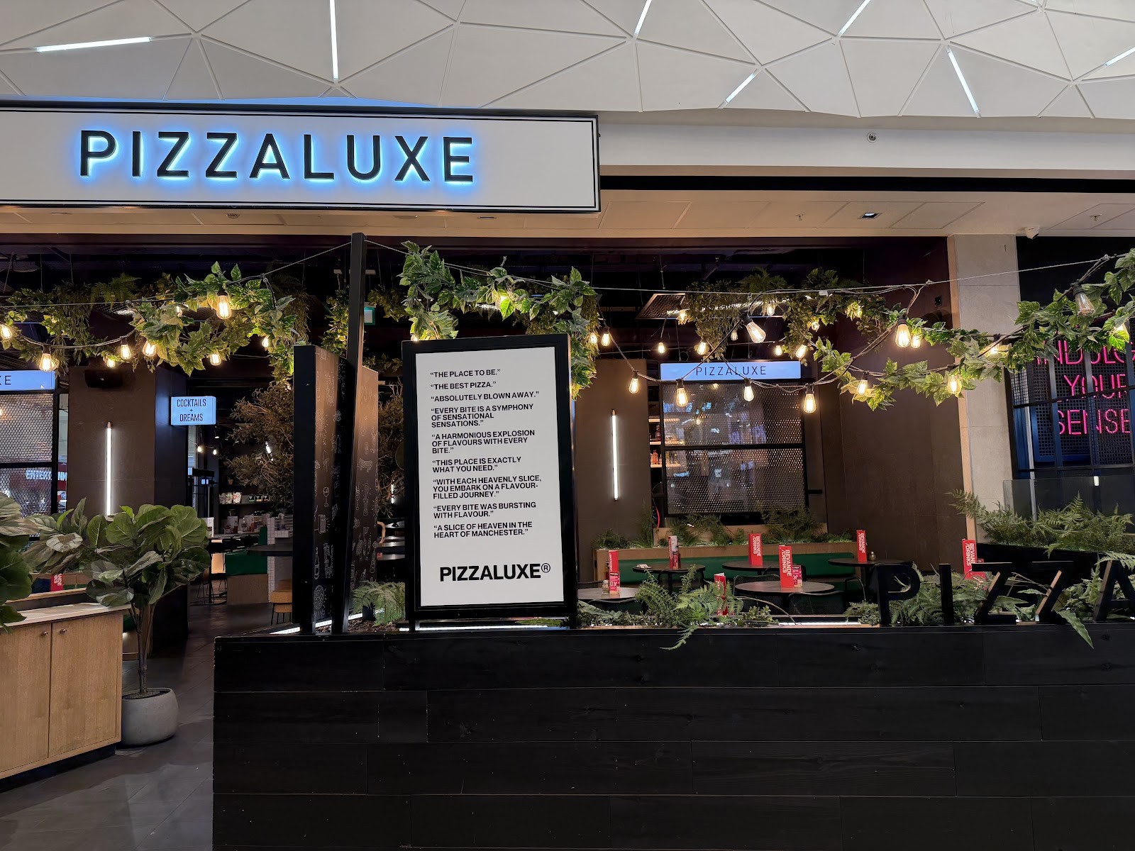 PizzaLuxe Pizza Restaurant Manchester Arndale: the place