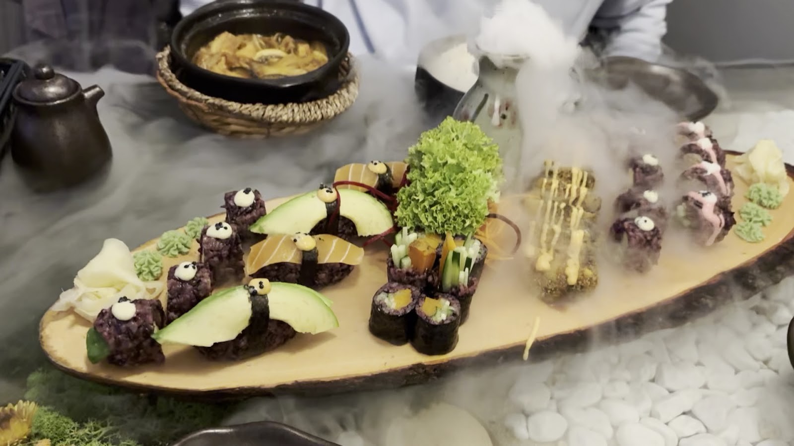 Emira Vegan Sushi Restaurant: food & drinks