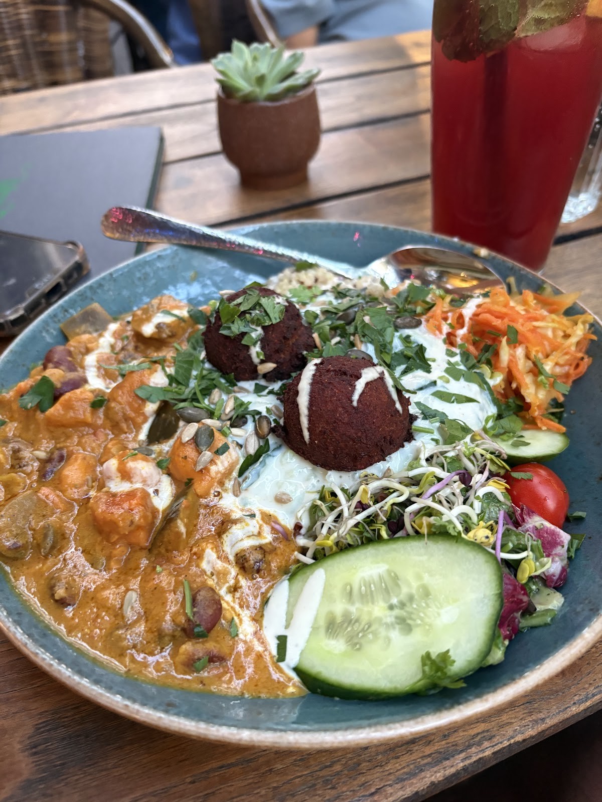 Max Pett... Das vegane Restaurant: food & drinks