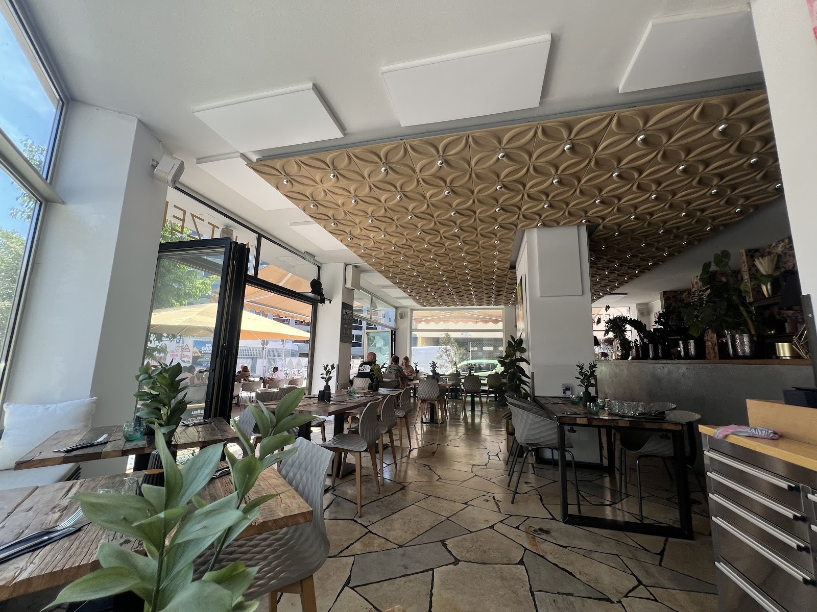 NETZER: the place